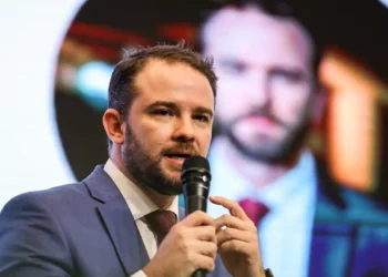 Durigan assume Fazenda sob pressão fiscal e herda desafios de Haddad