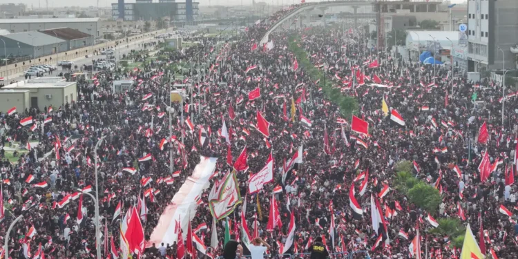 Multidões no Irã marcam 40º dia da morte do líder Supremo Khamenei