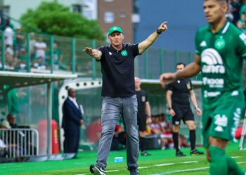 Chapecoense anuncia demissão do técnico Gilmar Dal Pozzo