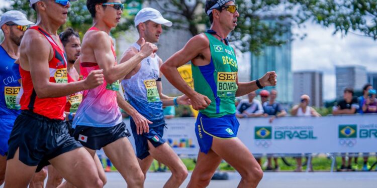 Caio Bonfim e equipe feminina conquistam bronze no Mundial de Marcha