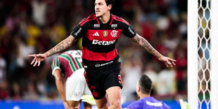 Com dois gols de Pedro, Flamengo vence Fluminense pelo Brasileirão