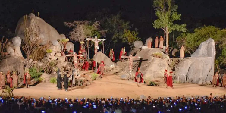 Paixão de Cristo de Nova Jerusalém tem encenações até domingo