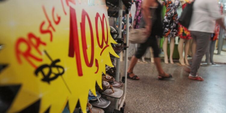 Mercado eleva previsão da inflação para 4,71% este ano