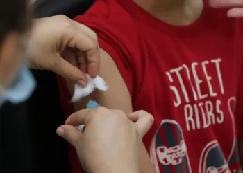 Vacinação nas escolas segue até dia 30 e meta é imunizar 27 milhões