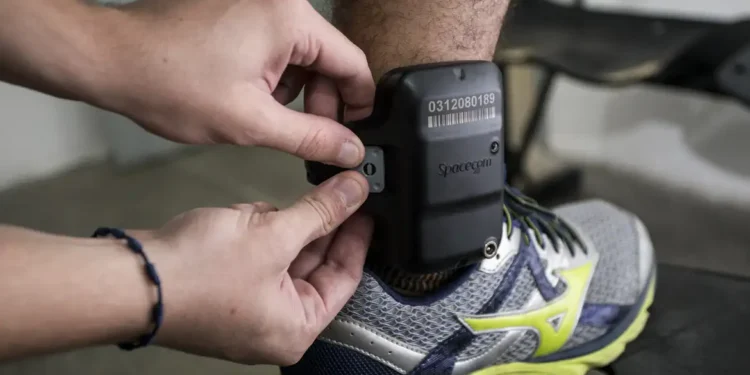 PM relata ao STF troca do carregador da tornozeleira de Bolsonaro