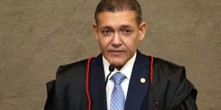 Nunes pede parecer da PGR sobre revisão da condenação de Bolsonaro