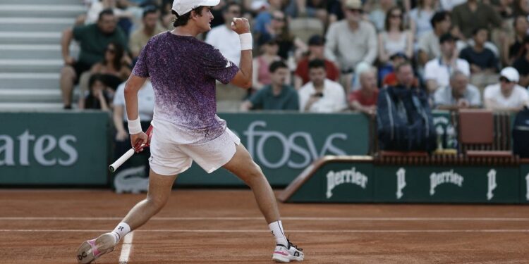 João Fonseca estreia com vitória no torneio de Roland Garros