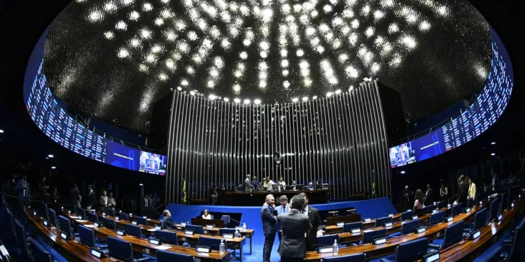 Senado aprova projeto de incentivo ao primeiro emprego para jovens