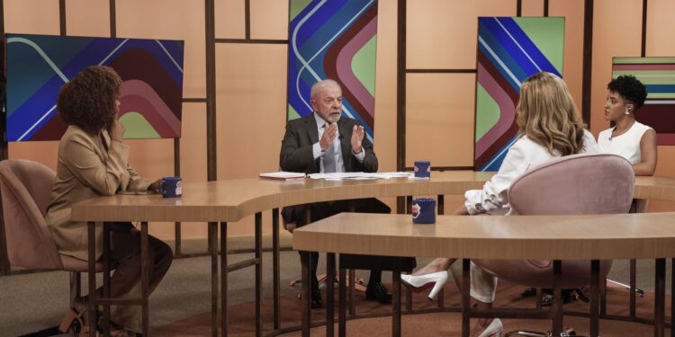 Lula diz que monitora preço dos combustíveis todos os dias