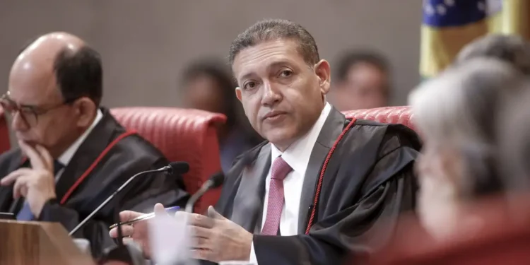 Nunes Marques vai relatar ação de Bolsonaro para anular pena