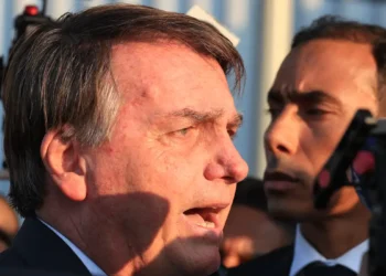 Bolsonaro tem alta hospitalar após passar por cirurgia no ombro