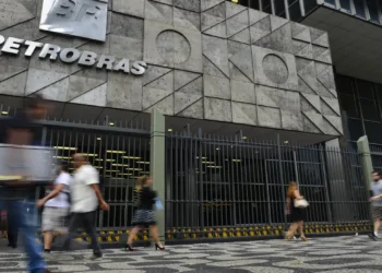 Petrobras anuncia alta de R$ 0,04 na gasolina vendida a distribuidoras
