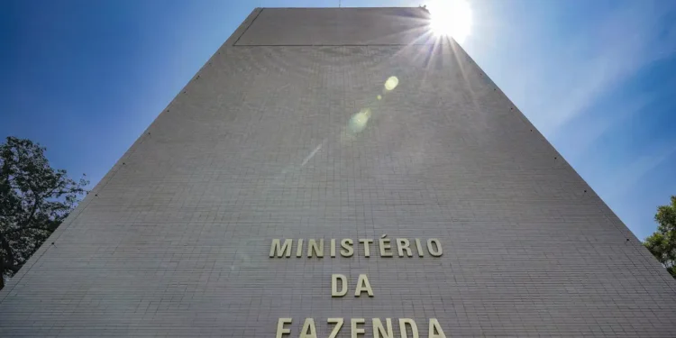 Defesa e Cidades lideram bloqueios no Orçamento de 2026