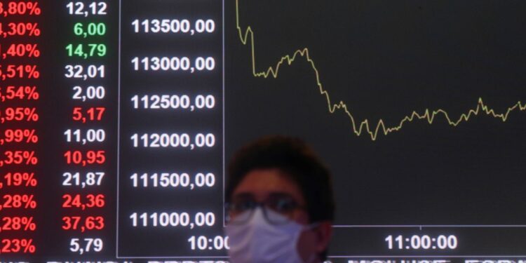 Bolsa tem pior mês desde 2023, e dólar sobe 1,82% em maio