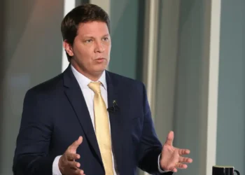 STF não consegue notificar Mário Frias sobre filme de Bolsonaro