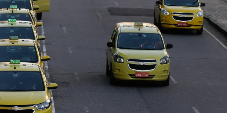 CMN regulamenta nova linha para motoristas de aplicativos e taxistas