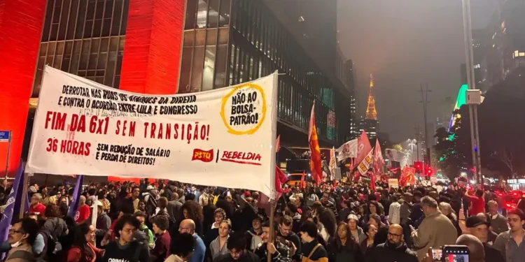 Ato na Avenida Paulista pede fim da escala 6×1