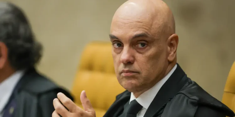 Fachin autoriza AGU a defender Moraes em processo nos EUA