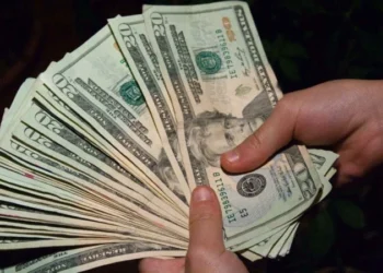 Dólar abre em alta nesta terça e vai para R$ 5,18 após ata do Copom