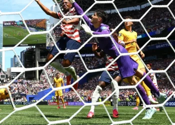 Estados Unidos batem a Austrália e ficam perto da classificação