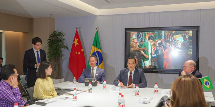 Guia em mandarim mostra oportunidades de investimentos no Brasil