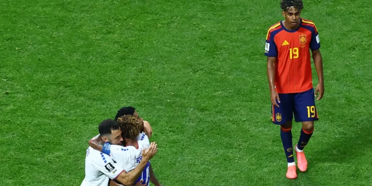 Cabo Verde segura Espanha e estreia em Copas com empate histórico