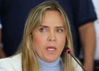 Governadora do DF recebe alta após apresentar quadro de pneumotórax