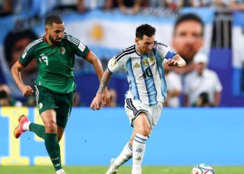 Messi vira maior artilheiro das copas e lidera Argentina em estreia
