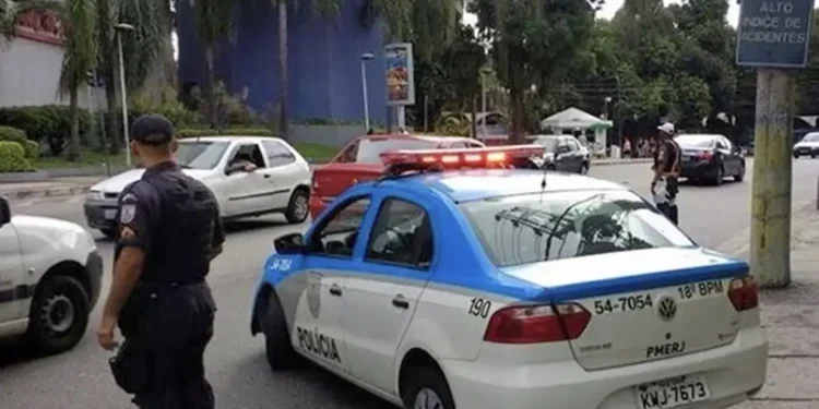 Em cinco dias, dois PMs do Rio morrem com tiros de fuzil na cabeça