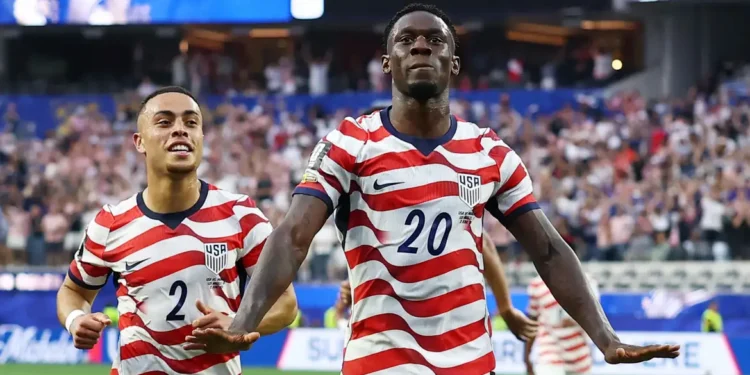 Herói na estreia dos EUA na Copa, Balogun nasceu no país por acaso
