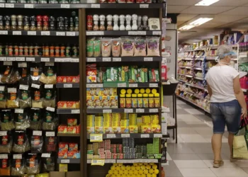 Fabricação de produto alimentício gerou mais emprego em 2024, diz IBGE