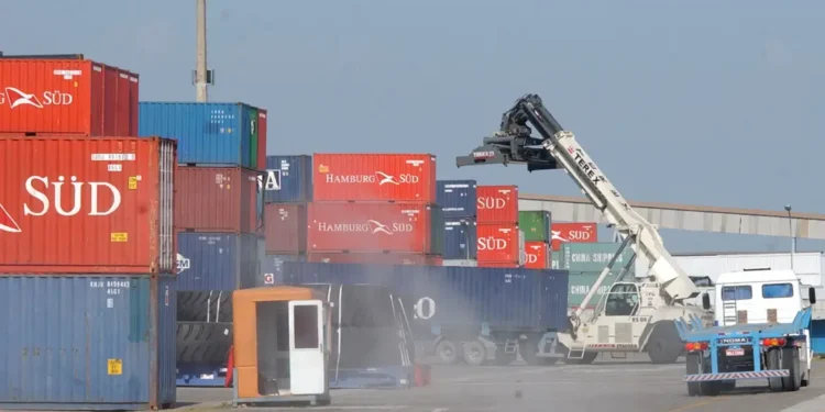 Exportações aos EUA crescem pela primeira vez após tarifaço de Trump