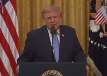 Trump acusa China de interferir nas eleições de 2020 e critica sistema dos EUA