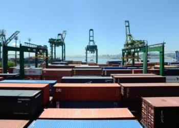 Projeção de superávit comercial é elevada para US$ 90 bilhões