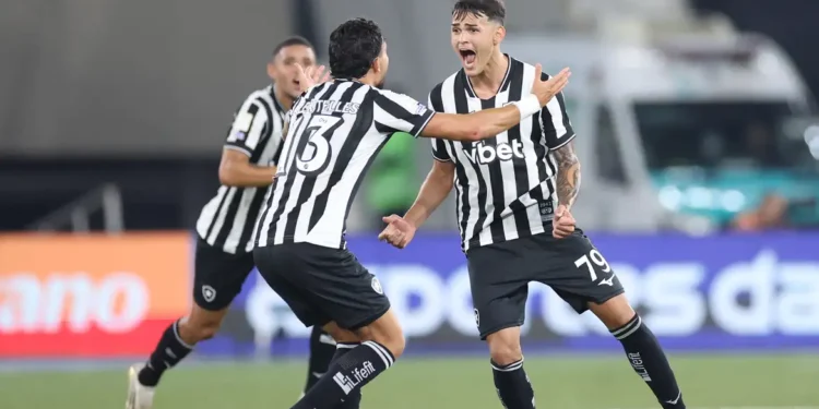 Com gol no último lance, Botafogo bate Santos na volta do Brasileirão