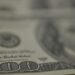 Dólar recua, bolsa cai e petróleo dispara com tensão no Oriente Médio