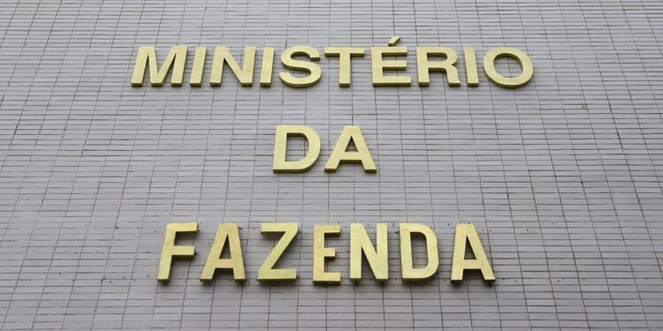 Com precatórios, previsão de déficit primário soma R$ 52 bilhões