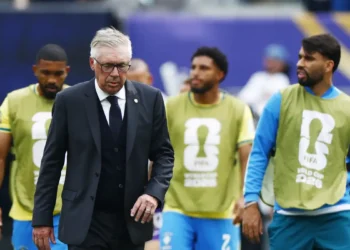 Ancelotti lamenta eliminação e já projeta novo ciclo: “Não é o fim”