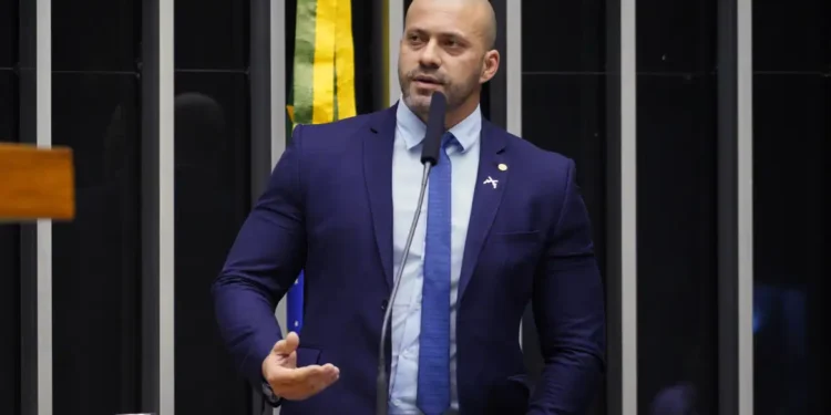Moraes dá 48h para Daniel Silveira explicar publicação de vídeo no X