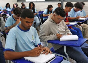 Pé-de-Meia: nascidos em novembro e dezembro recebem parcela de R$ 200