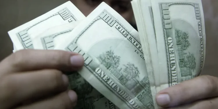 Dólar sobe a R$ 5,19 após tom mais duro de presidente do Fed