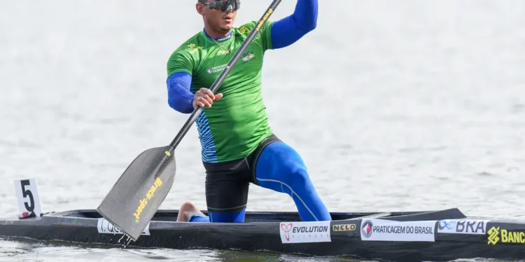 Isaquias Queiroz é campeão mundial no C1 500m na Polônia