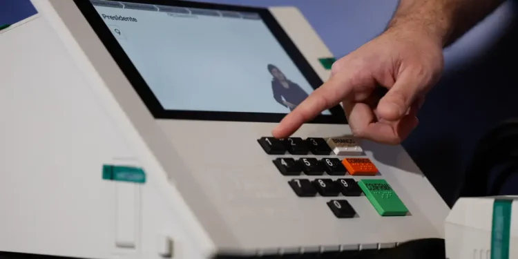 Assinatura digital e lacração impedem alteração em sistemas eleitorais