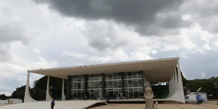 STF retoma julgamento sobre mandato-tampão para governo do Rio