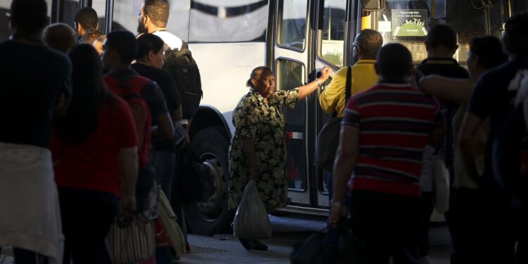 Justiça preserva direito de idosos a passagens interestaduais