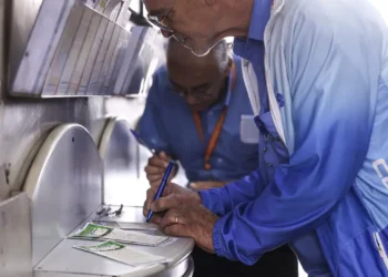 Mega-Sena acumula para R$ 38 milhões; confira os números sorteados