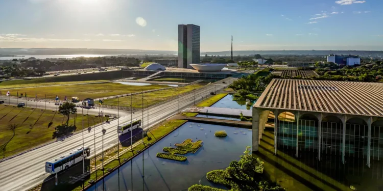 Brasil rebaixa relação com Argentina após novos insultos de Milei