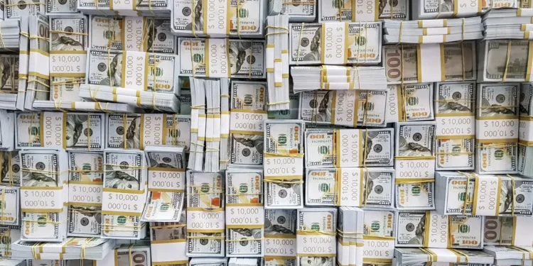 Com pessimismo externo, dólar sobe 0,47% e aproxima-se de R$ 5,20