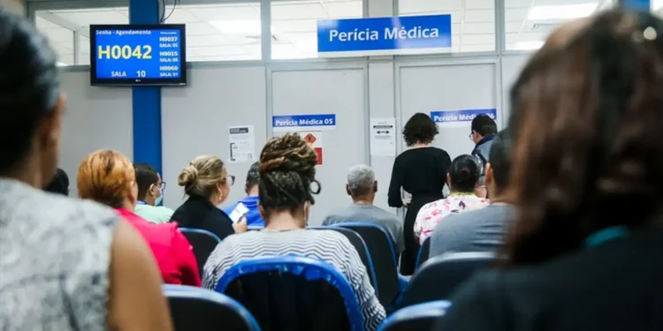 Fila de espera por perícia do INSS é zerada em agosto