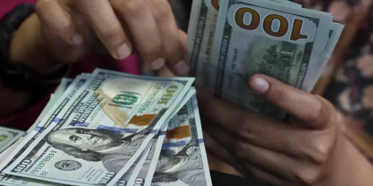 Dólar sobe para R$ 5,22 e atinge maior nível desde março